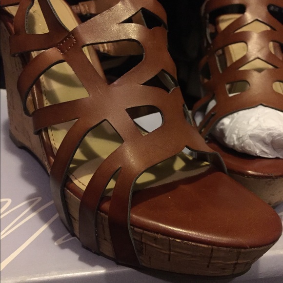 Marc Fisher wedge sandals - Picture 4 of 4
